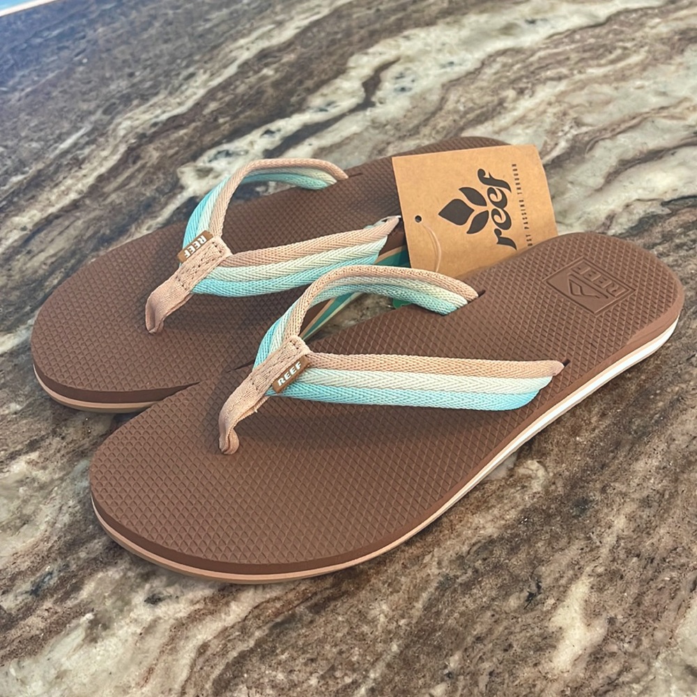 REEF Voyage Lite Beach Flip-Flops- NWT